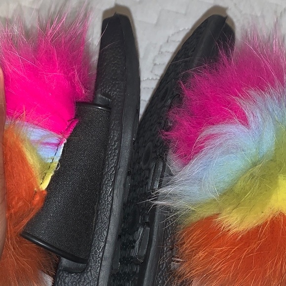 Multi colored Fur Slides - Picture 2 of 3